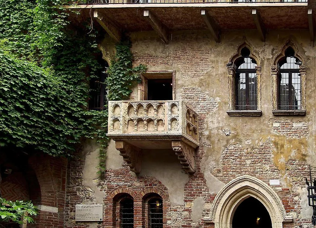 Hotel Casa Esvael Verona 2*,  Italia