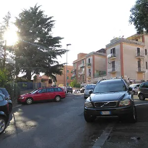 Glicini 2*, Roma Italia